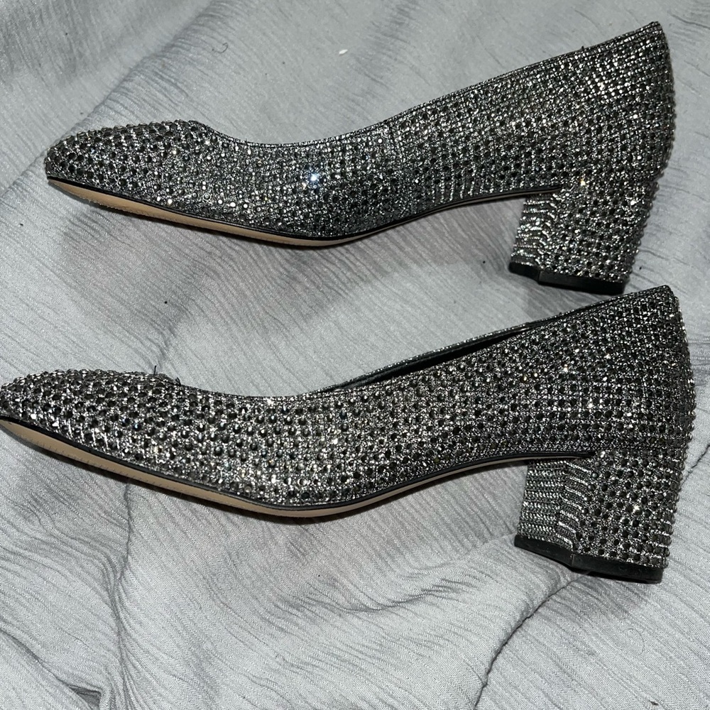 Michael Kors Sz 6.5 M Sparkly Silver On Black Pumps.Well Cushioned. 1.75” Heel - Picture 5 of 8